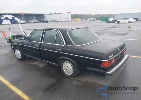 1982 Mercedes-Benz 240 D from USA, damaged, VIN WDBAB23A2CB344094